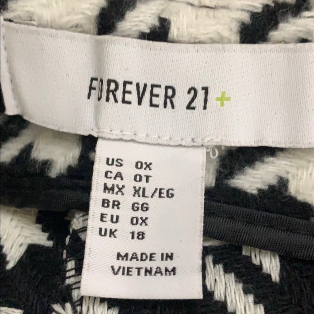 Plus Size Short - Picture 11 of 12